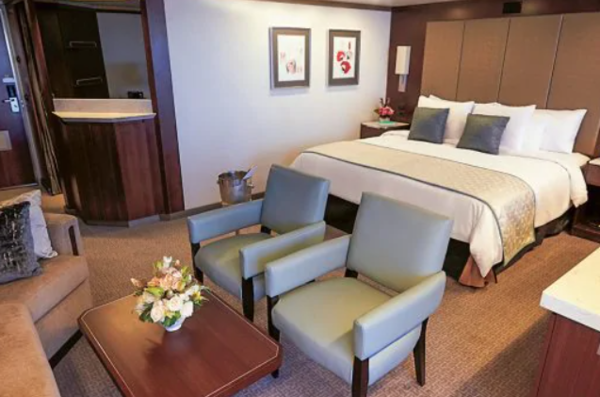 Holland America Line - Nieuw Amsterdam - Neptune Suite.png